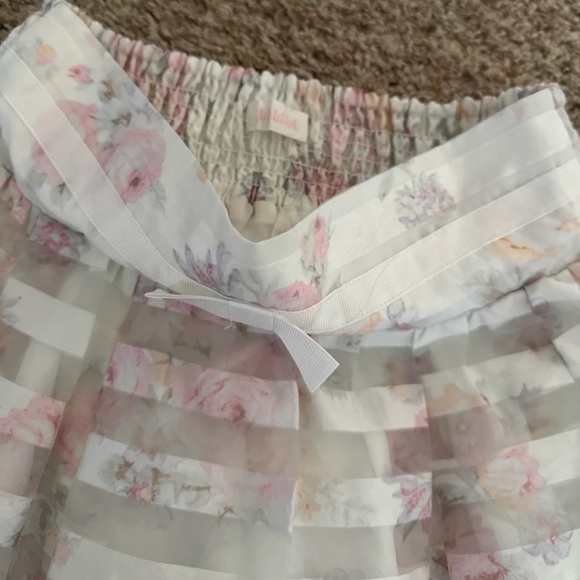 Liz Lisa Pink and white mini skirt with a floral pattern
size XS/Small - Picture 10 of 12